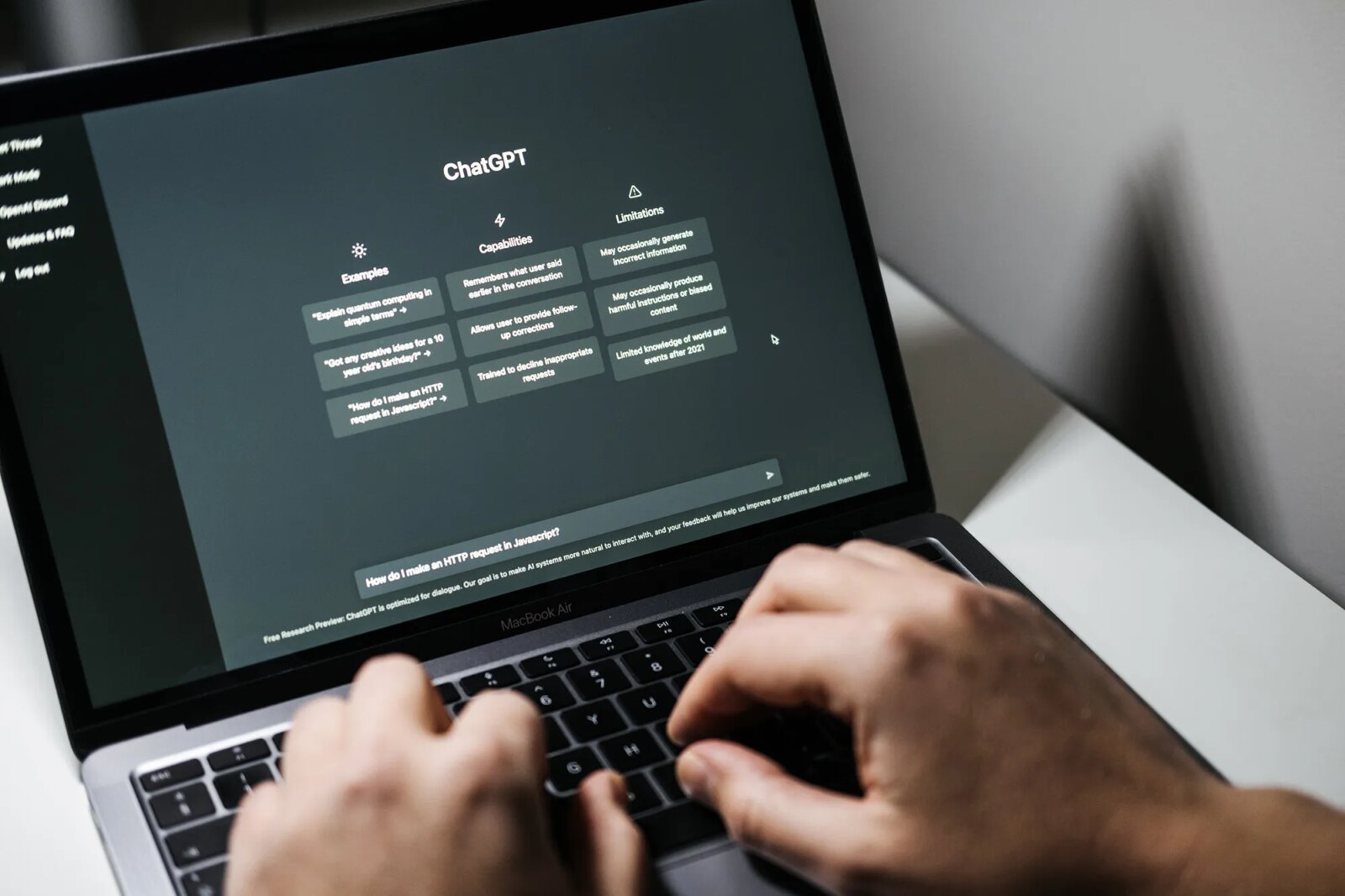 Цифровой перекос: почему ИИ-чатботы не могут быть объективным источником новостей