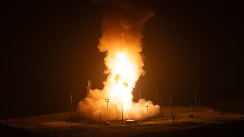 Испытание ядерной мощью: США запустили межконтинентальную ракету Minuteman III