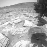Марсианский «гвоздь»: марсоход Curiosity не мог избавиться от камня почти неделю