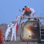 Возвращение домой с приключениями: как китайский экипаж «Шэньчжоу-21» избежал космической катастрофы