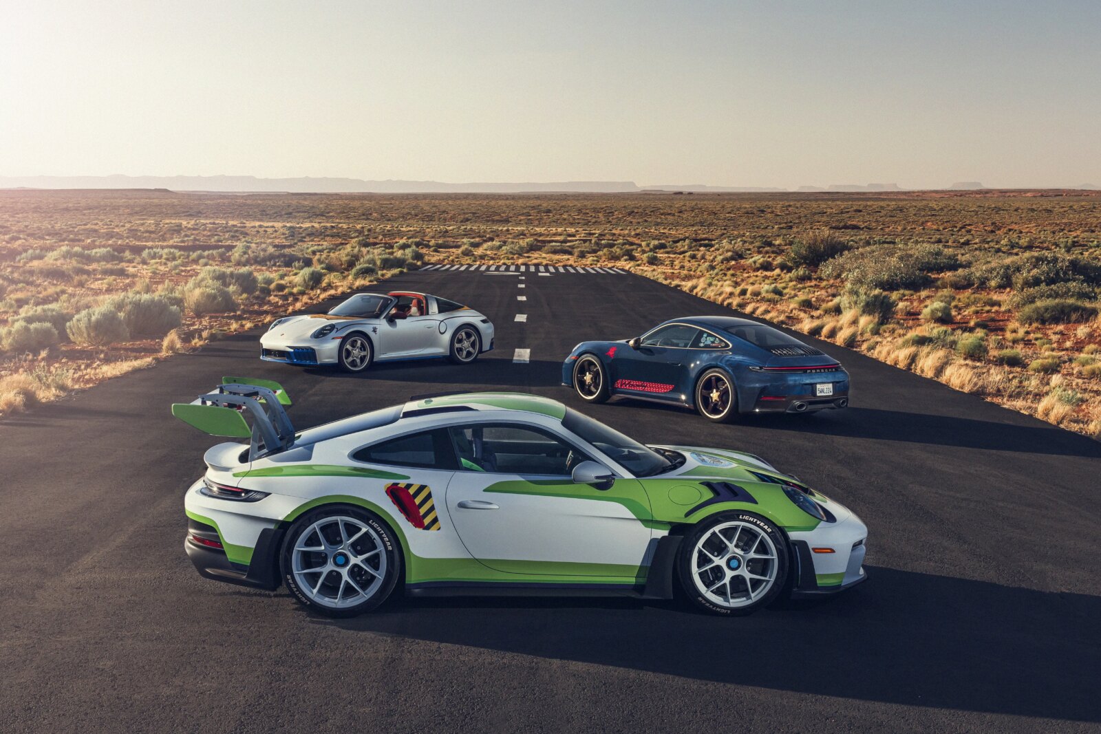 «К бесконечности и дальше»: Porsche создал три «игрушечных» спорткара по мотивам Toy Story