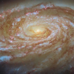 Гипнотическая спираль Вселенной: Hubble заглянул в сердце галактики M88