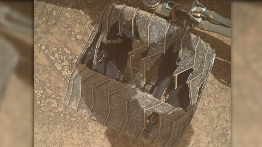 32 километра по Марсу не проходят даром: Curiosity показал израненные колеса, но в NASA говорят — «держатся молодцом»