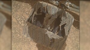 32 километра по Марсу не проходят даром: Curiosity показал израненные колеса, но в NASA говорят — «держатся молодцом»
