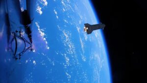 Взгляд из космоса на голубую Землю: SpaceX показала кадры 13-го полета Starship — корабль впервые пережил посадку в океан