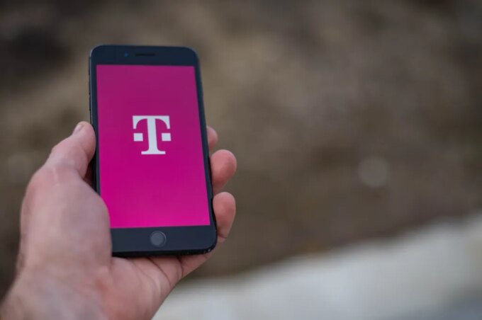 Без связи и в SOS: T-Mobile рухнул по всей Америке — более 62 000 жалоб за час