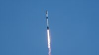 Шестнадцатый полет ветерана: SpaceX запустила 24 спутника Starlink с калифорнийского побережья