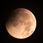 Кровавая Луна над Парфеноном и мечетями: лучшие фото частного лунного затмения