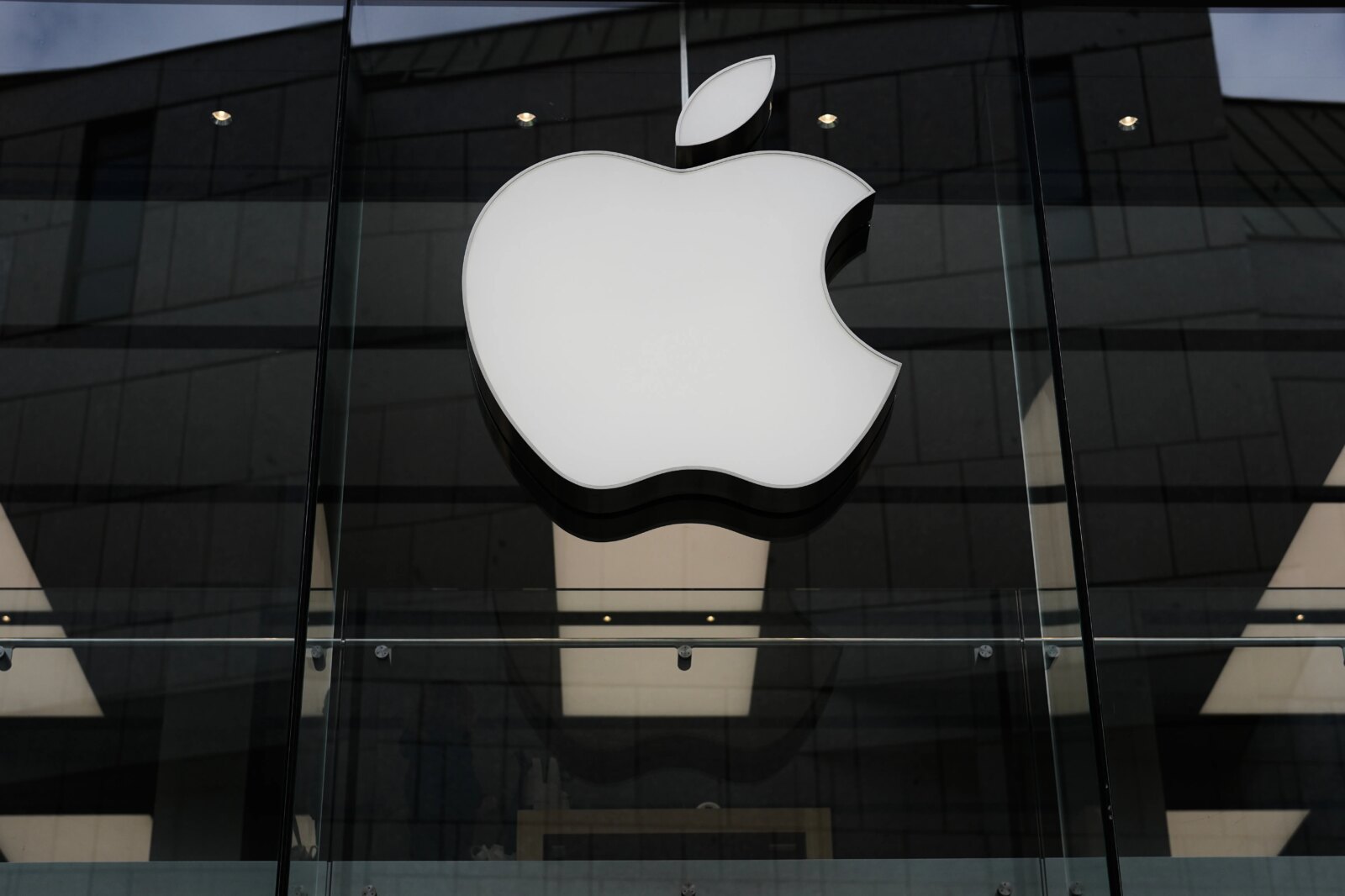 Apple против OpenAI: битва титанов началась с письма не тому азиату