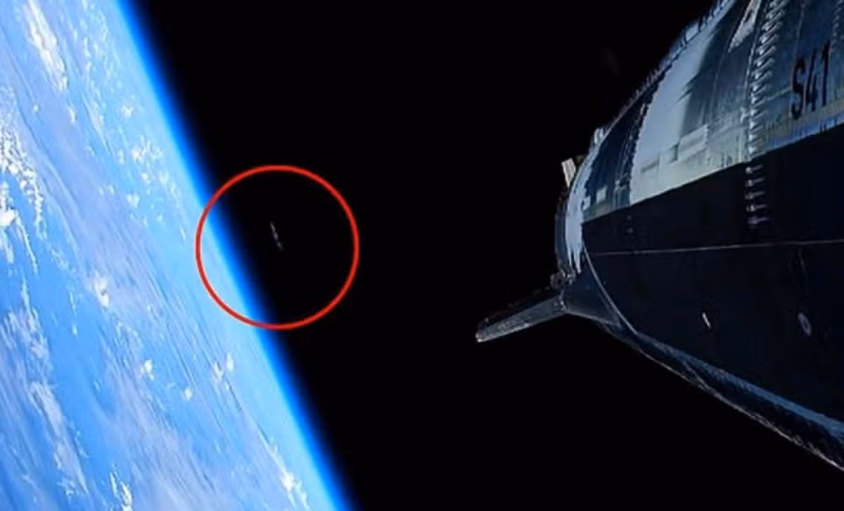 «Корабль-матка НЛО» на трансляции SpaceX: что это было?