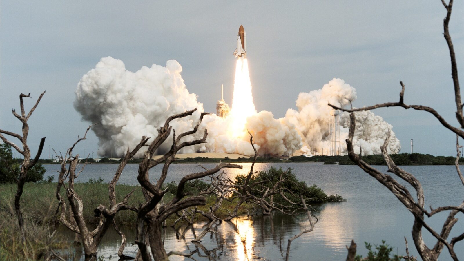 100-й пилотируемый полет NASA: 28 лет назад шаттл Endeavour установил веху космической эры