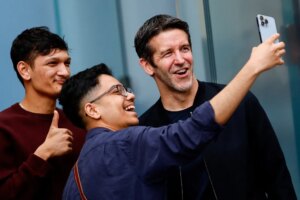Джон Тернус перестраивает Apple: отказ от традиционных циклов и ставка на ИИ
