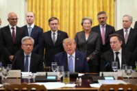 Трамп призвал к «саморегулированию» ИИ и переименовал его в «сверхразум»