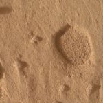 Загадочные «следы» на Марсе: Curiosity обнаружил ямы, которых учёные раньше не видели