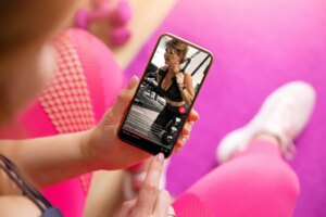 Медсестёр учат бороться с TikTok-трендами: как медицинские школы готовят специалистов к войне с дезинформацией
