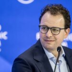 Anthropic запретила грубить своему ИИ: защита прав Claude или признак корпоративного безумия?