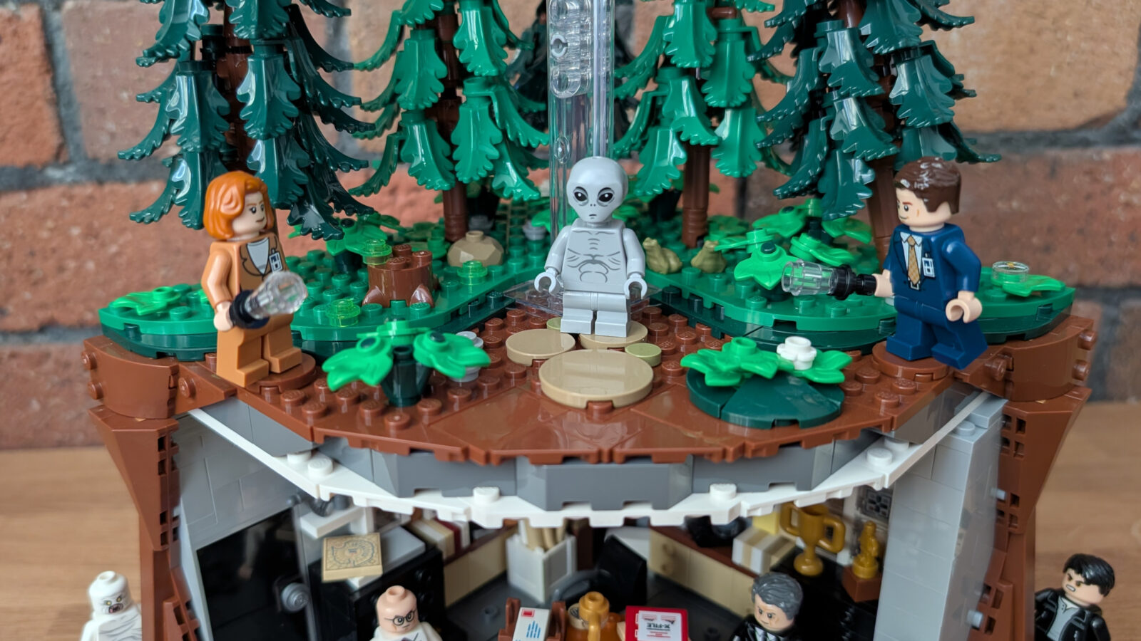 Lego воссоздала офис Малдера: набор по «Секретным материалам» — машина времени в 90-е